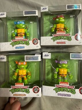 Teenage mutant ninja turtles Die Cast collectors set!